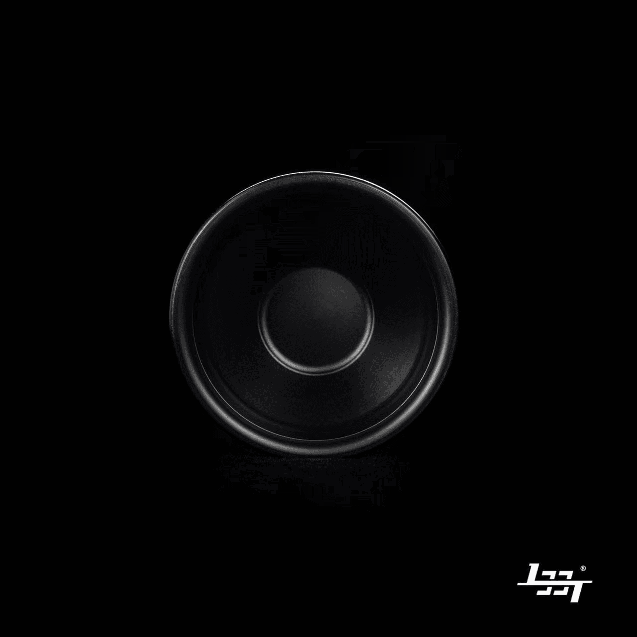 Original input photograph: Black yo-yo, viewed from the front